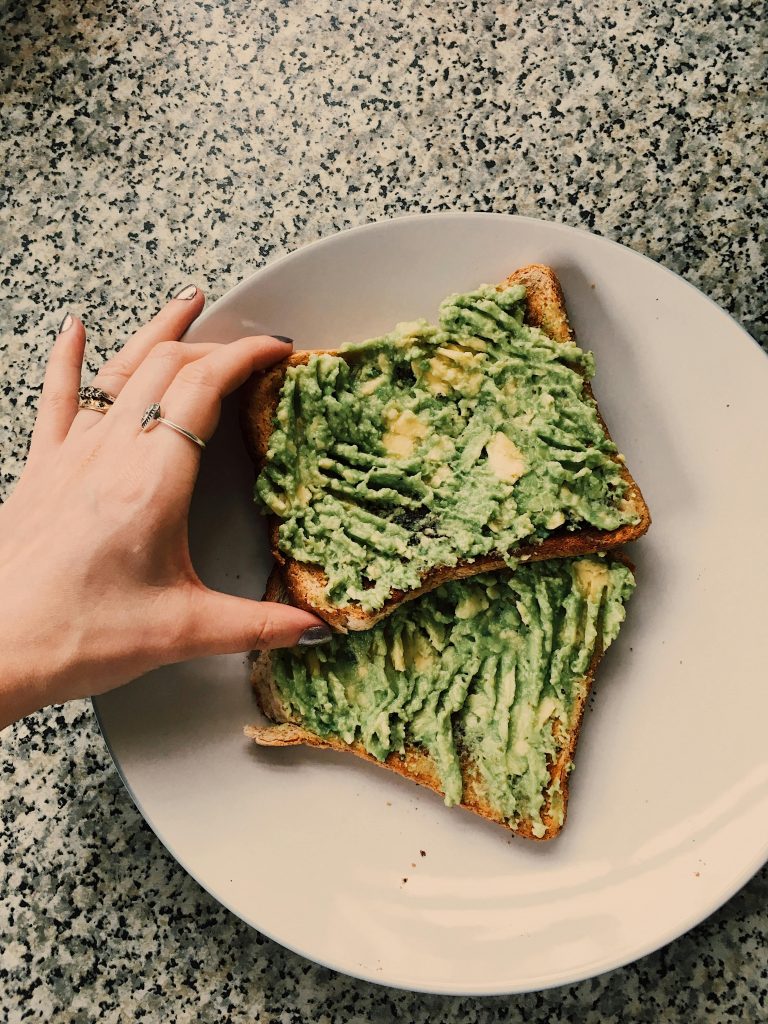 tostada de aguacate