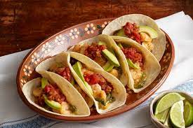 tacos de aguacate con tomate