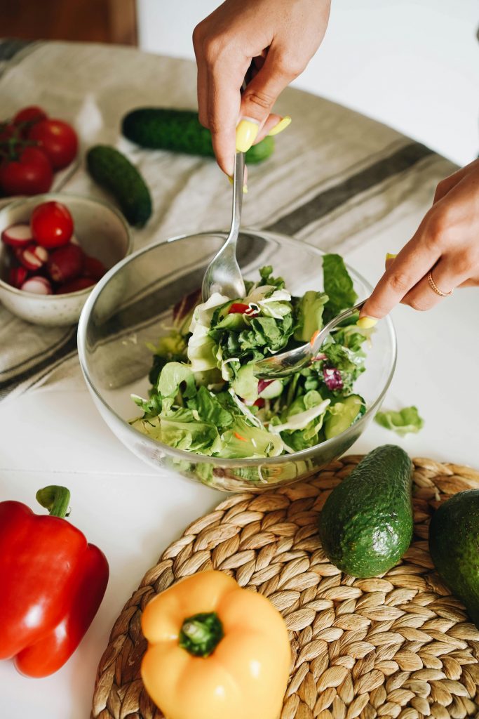 ensalada con aguacate